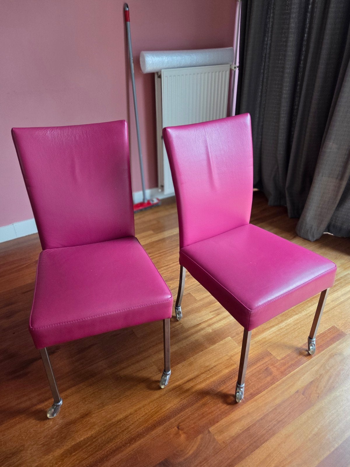 Twee roze stoelen (Bert Plantagie), Ophalen, Gebruikt, Twee, Overige kleuren