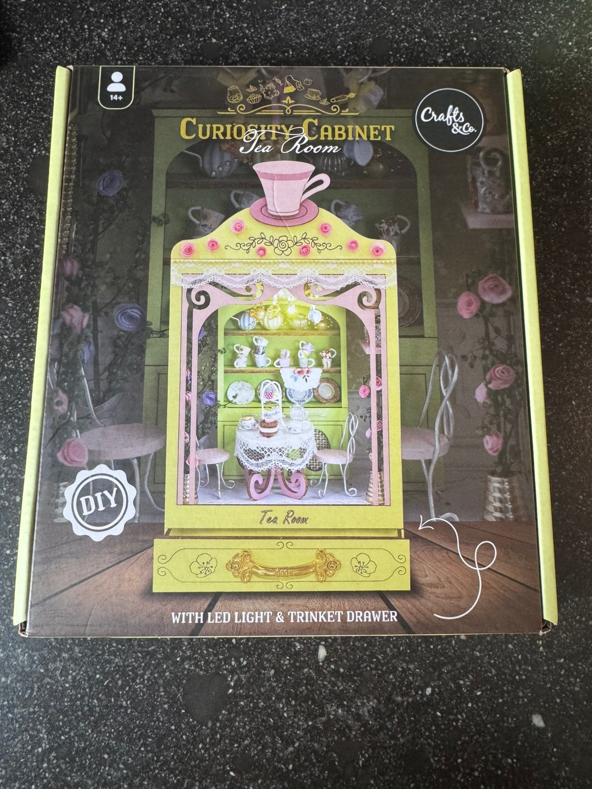 Crafts & Co DIY Miniatuur Bouwpakket - Curiosity Cabinet, Ophalen of Verzenden, Nieuw, Knutselwerk