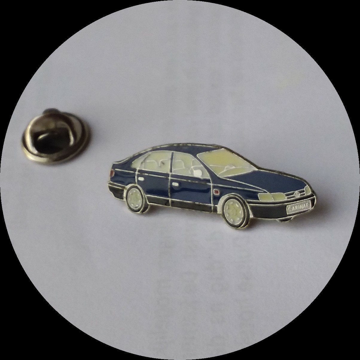 MITSUBISHI CARISMA pin, blauw, Verzamelen, Ophalen of Verzenden, Zo goed als nieuw, Transport, Speldje of Pin