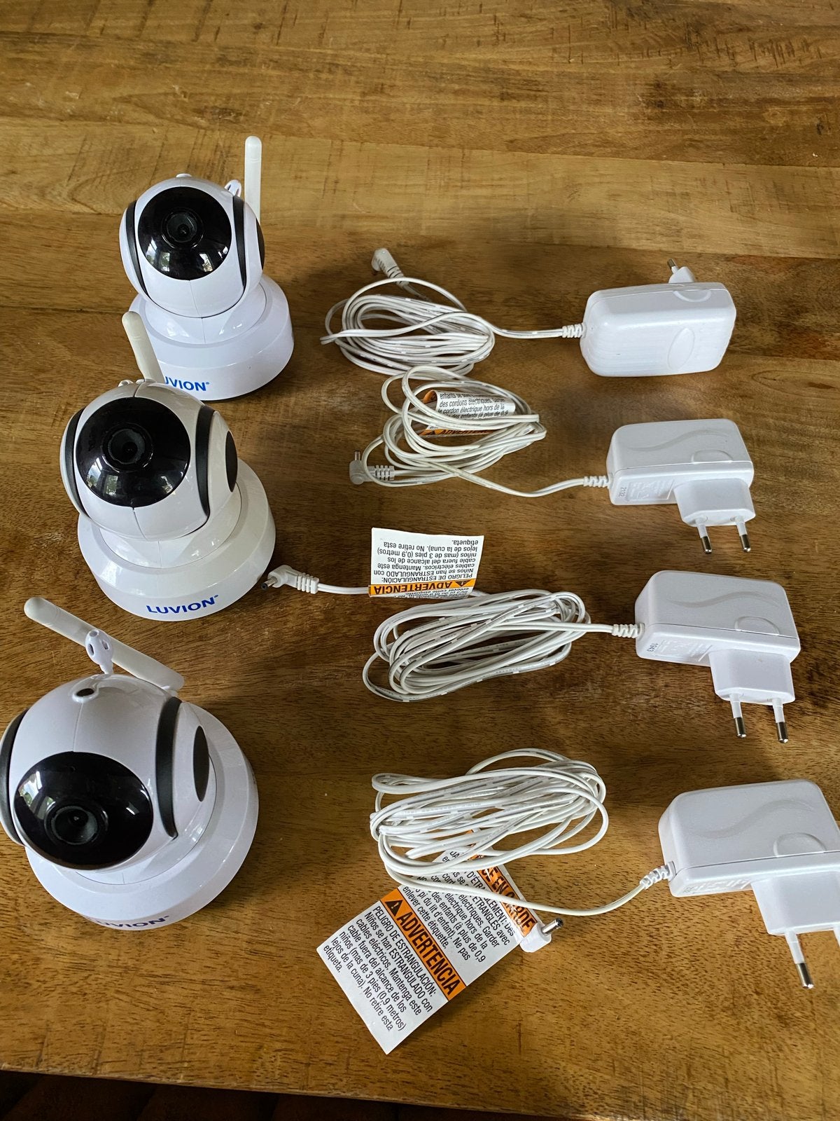 Luvion Essential Camera's (3 stuks) met 4x voedingskabel, Ophalen, Gebruikt, 100 tot 250 meter, Camera