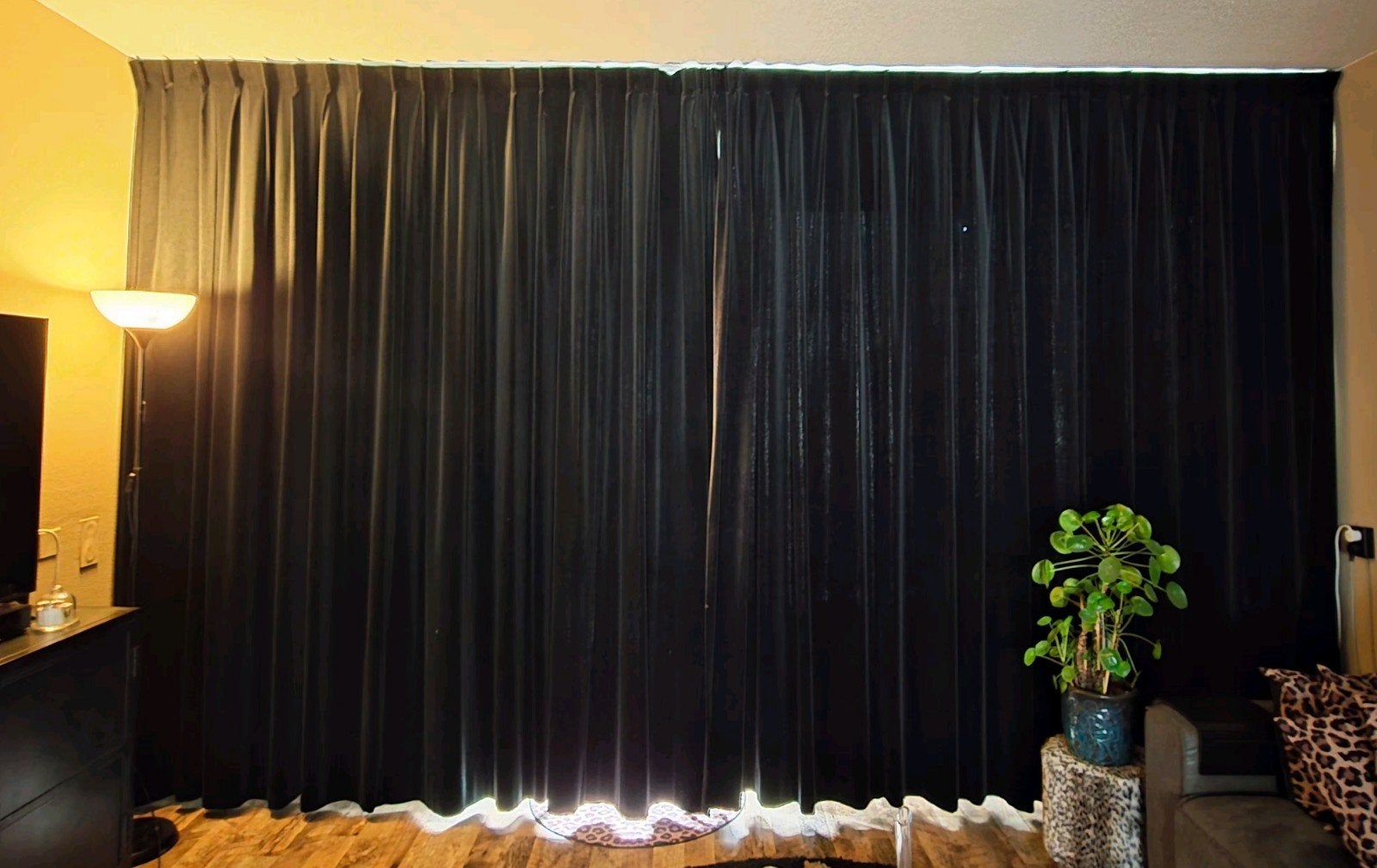 Zware diepzwarte velours overgordijnen 2.57m x 4.24m, Overige merken, Fluweel, Zwart, Plooiafwerking