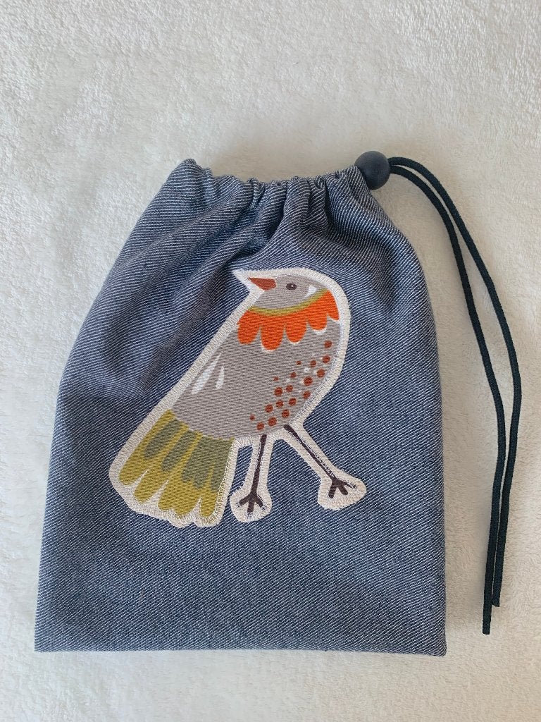 Opbergzak, knikkerzak van spijkerstof met vogel, Hobby en Vrije tijd, Ophalen of Verzenden, Nieuw, Haken, Overige typen