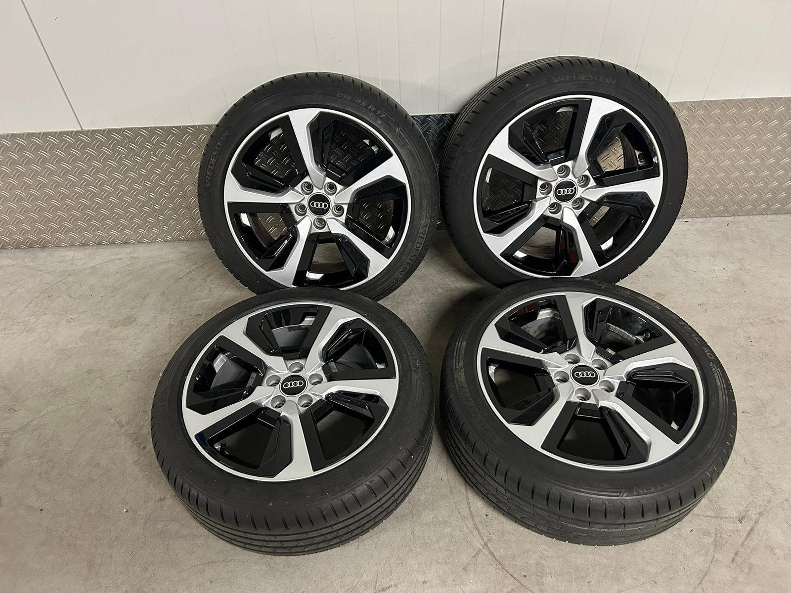 Originele Audi A1 S1 5x100 17 inch sport Vredenstein AO 2022, Ophalen, Audi, Banden en Velgen, 17 inch