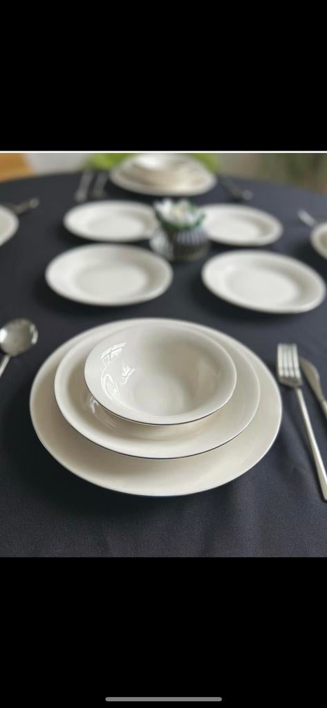 Elegant wit serviesset met zilveren rand - 24-delig nieuw, Nieuw, Ophalen of Verzenden, Effen, Porselein