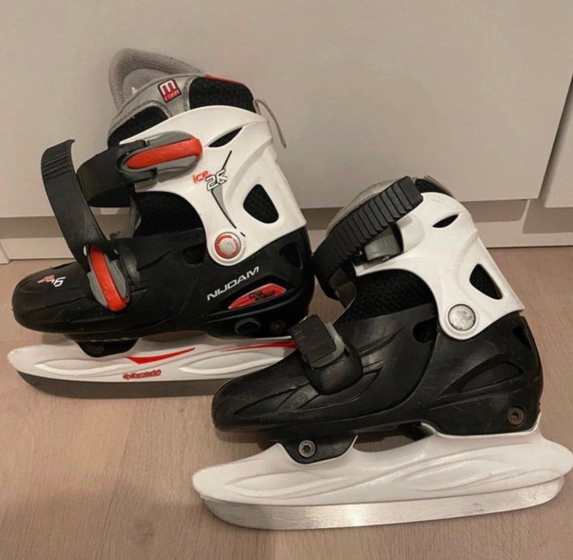 Nijdam verstelbare ijshockeyschaatsen maat 30-33, Sport en Fitness, Schaatsen, Ophalen of Verzenden, Gebruikt, IJshockeyschaatsen