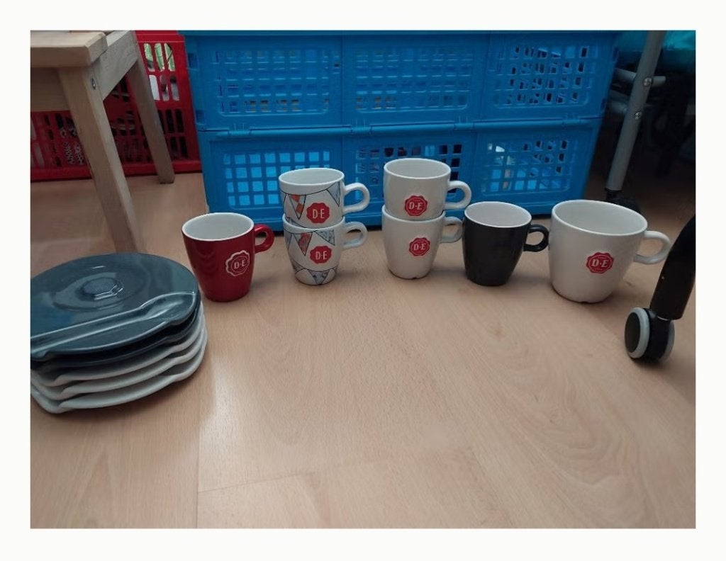 Mokken, kopjes, schotels van Douwe Egberts, zgan, Ophalen, Zo goed als nieuw, Overige stijlen, Kop(pen) en/of Schotel(s)