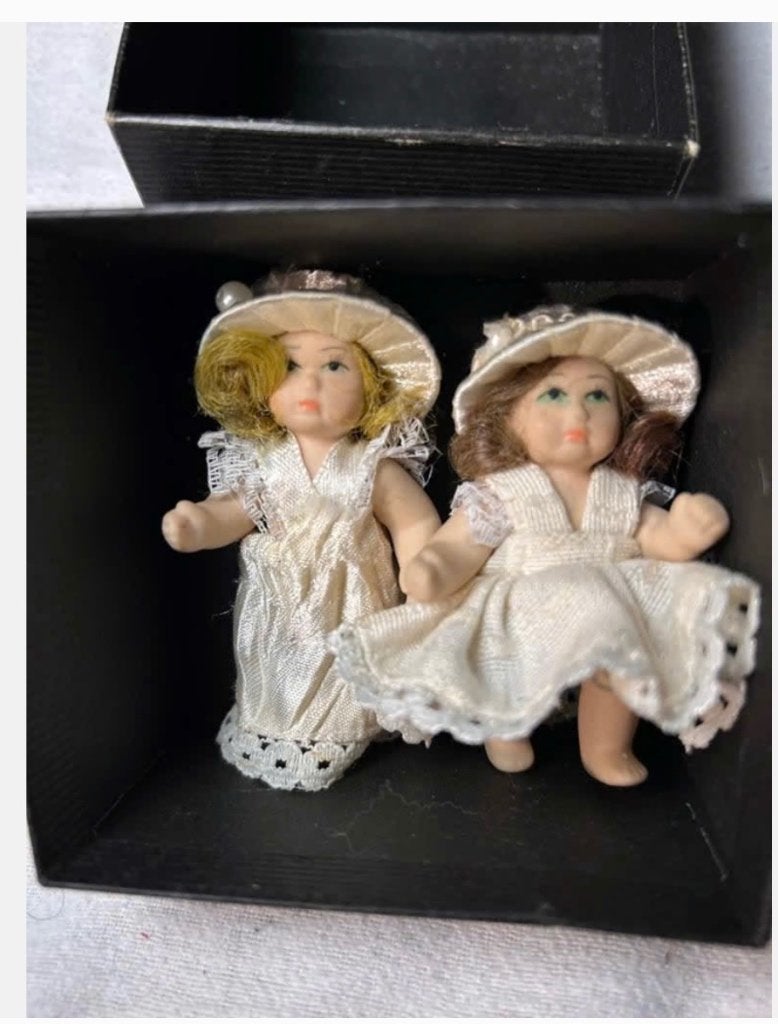 2 x vintage popjes 6,5 cm in doosje, Poppenhuis, Ophalen of Verzenden, Zo goed als nieuw, X