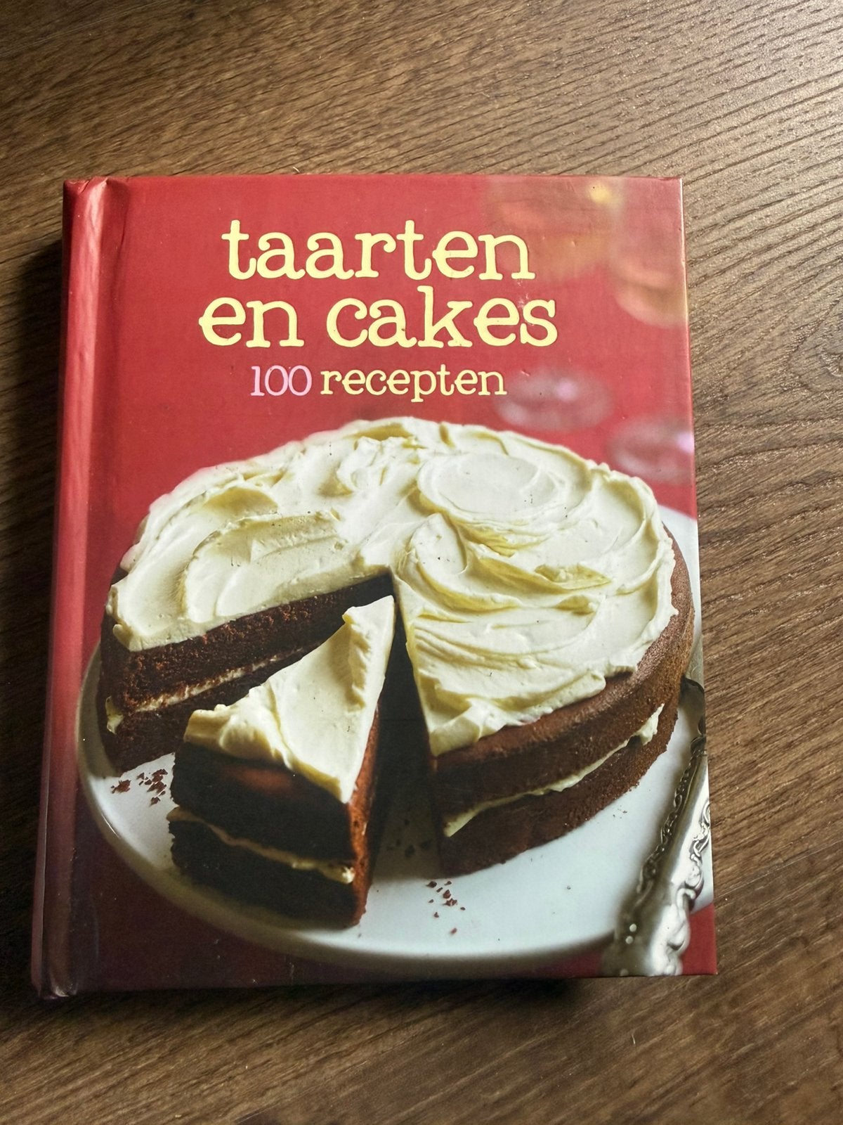 Klein boekje taarten en cakes 100 recepten, Boeken, Ophalen of Verzenden, Zo goed als nieuw, Taart, Gebak en Desserts