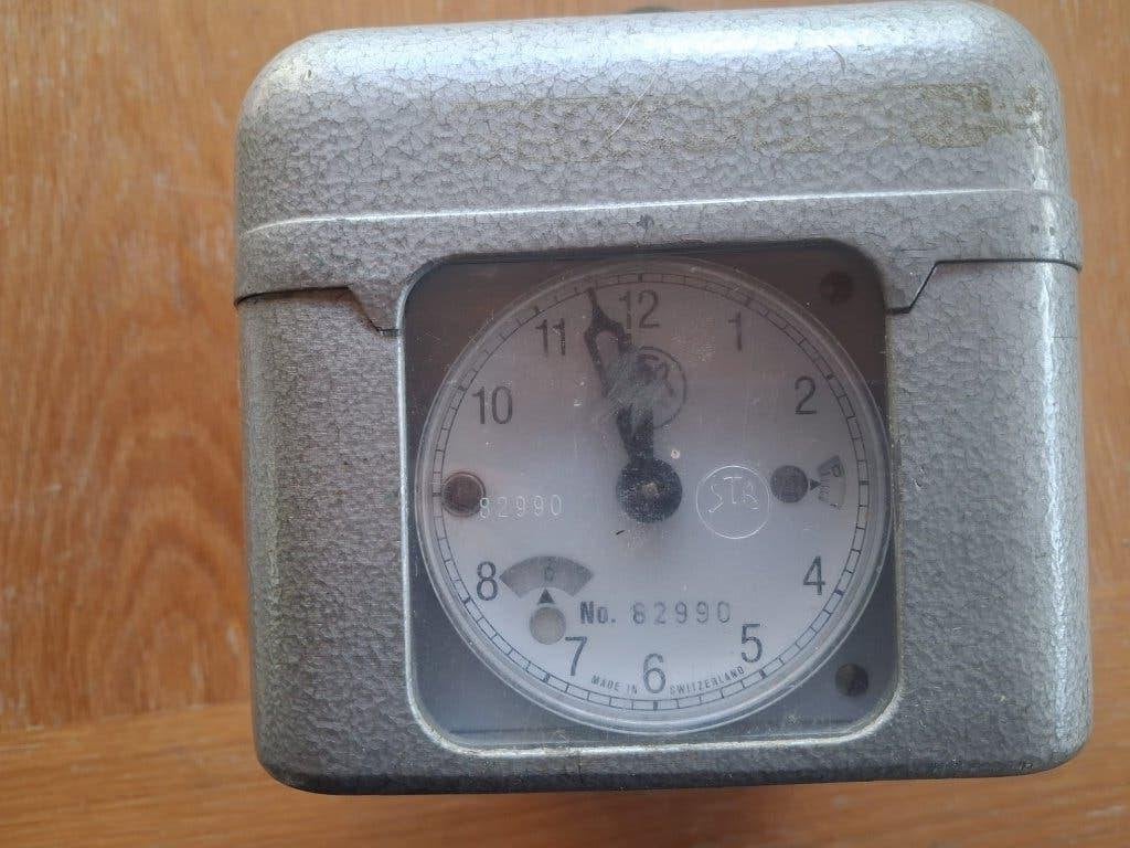 2 Vintage zwitserse STO tijdregistratieklok duivenklok sport, Ophalen of Verzenden