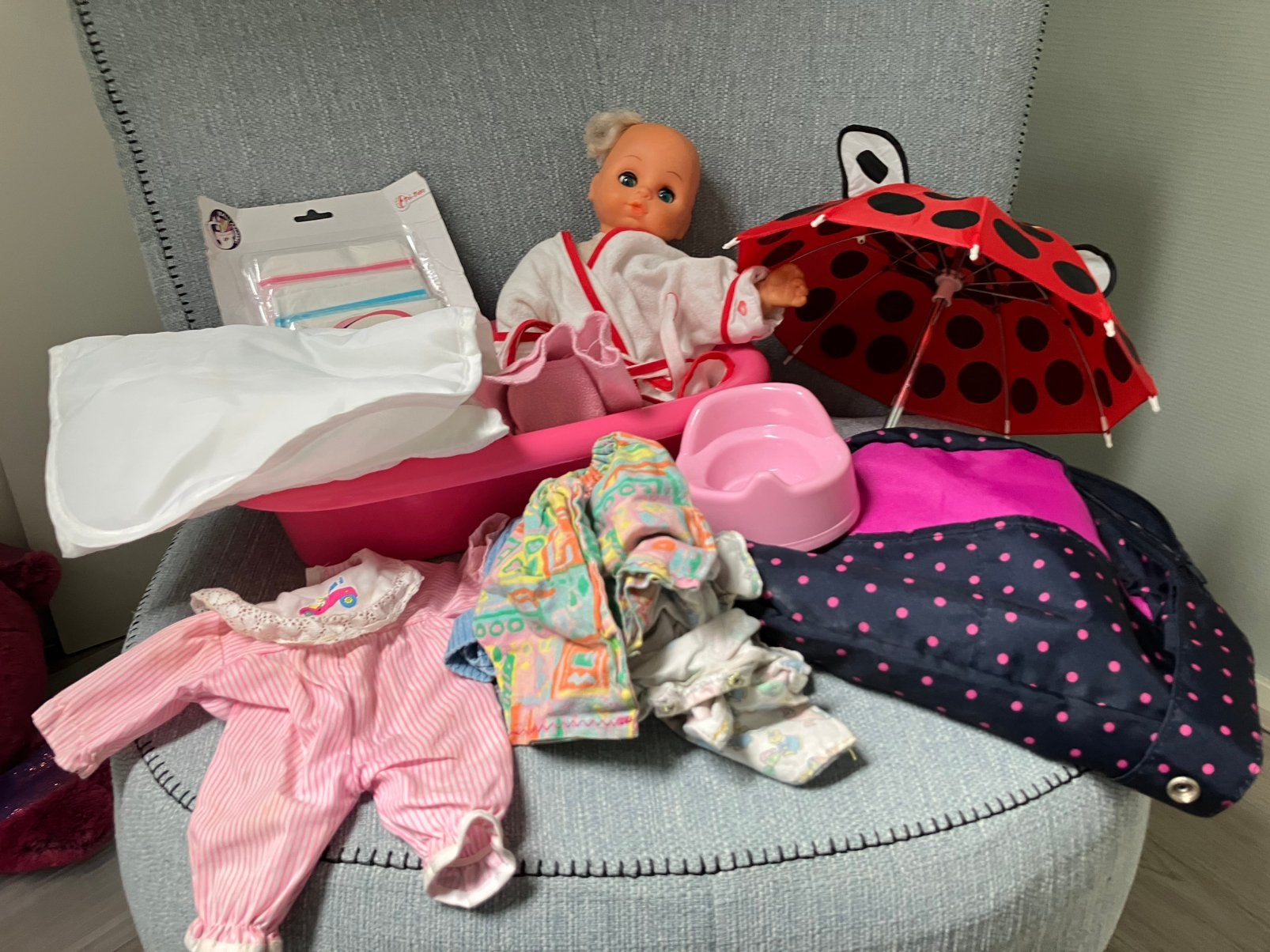 Pop met verzorgingsset, Ophalen of Verzenden, Gebruikt, Babypop