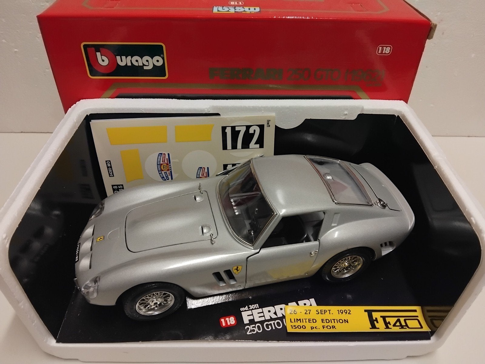 Ferrari 250 GTO by F40 zilver special Bburago 1:18 KRD, Hobby en Vrije tijd, Modelauto's | 1:18, Ophalen of Verzenden, Zo goed als nieuw
