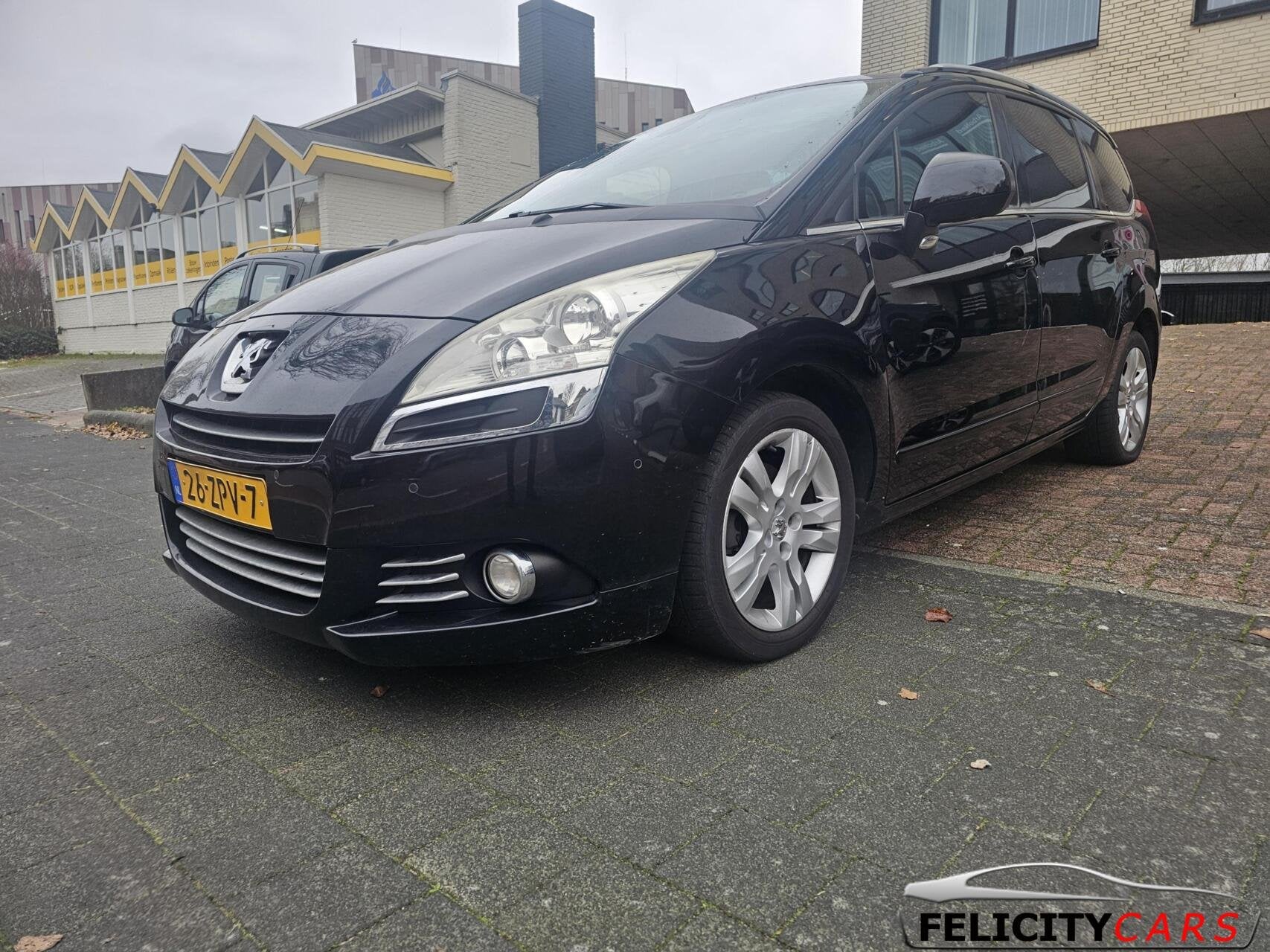 Peugeot 5008 1.6 THP Blue Lease Executive 7p., Auto's, Voorwielaandrijving, Euro 5, Zwart, Bedrijf