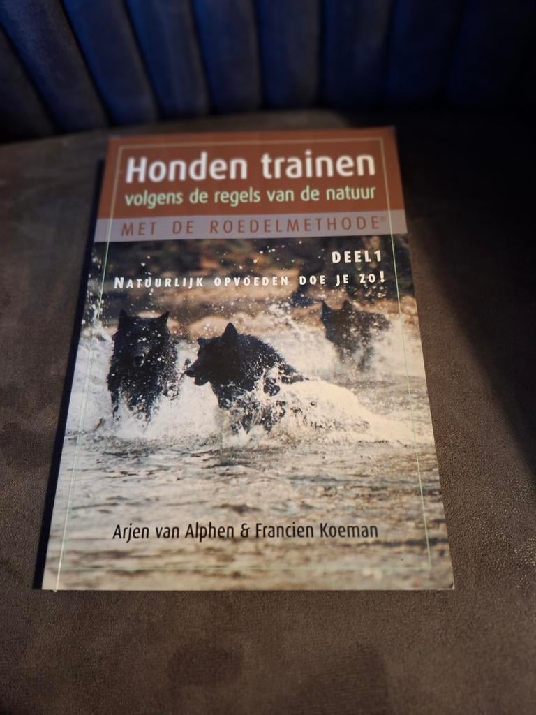 Honden trainen volgens de regels van de natuur - Deel 1, Ophalen of Verzenden, Gelezen, Honden