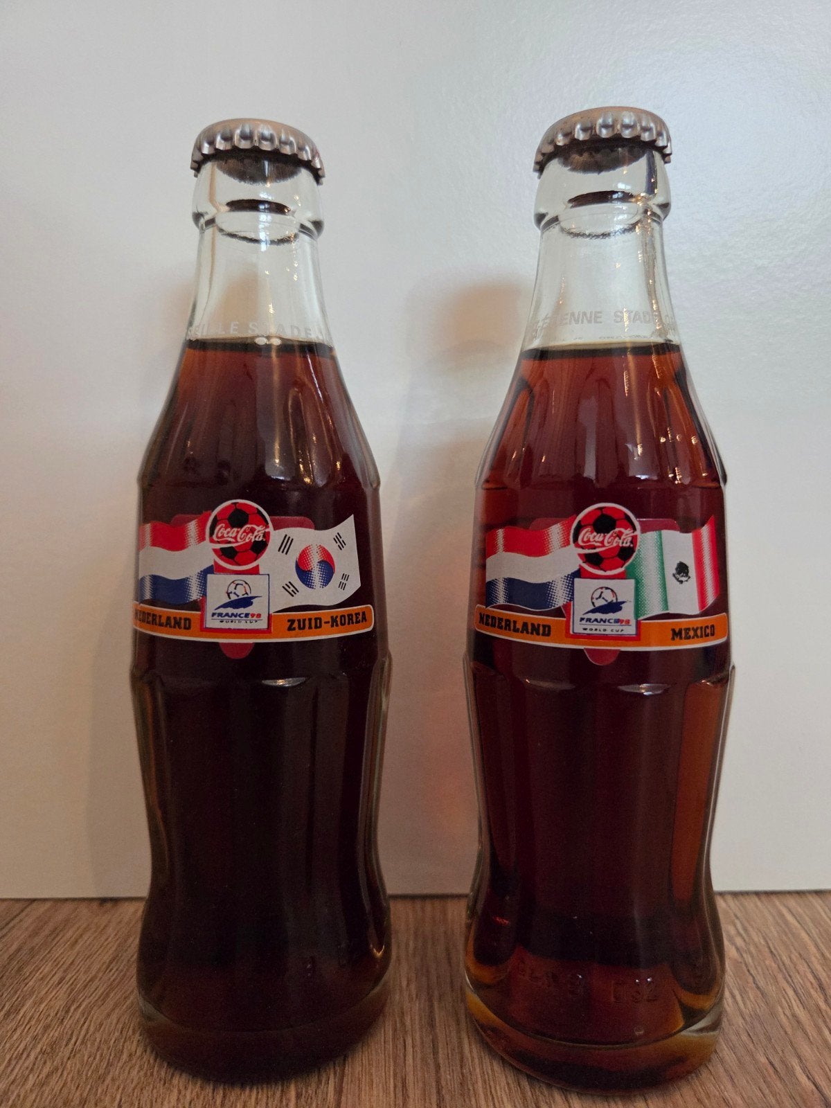 2 Coca-Cola WK 1998 Flessen - Nederland, Ophalen of Verzenden, Zo goed als nieuw, Gebruiksvoorwerp