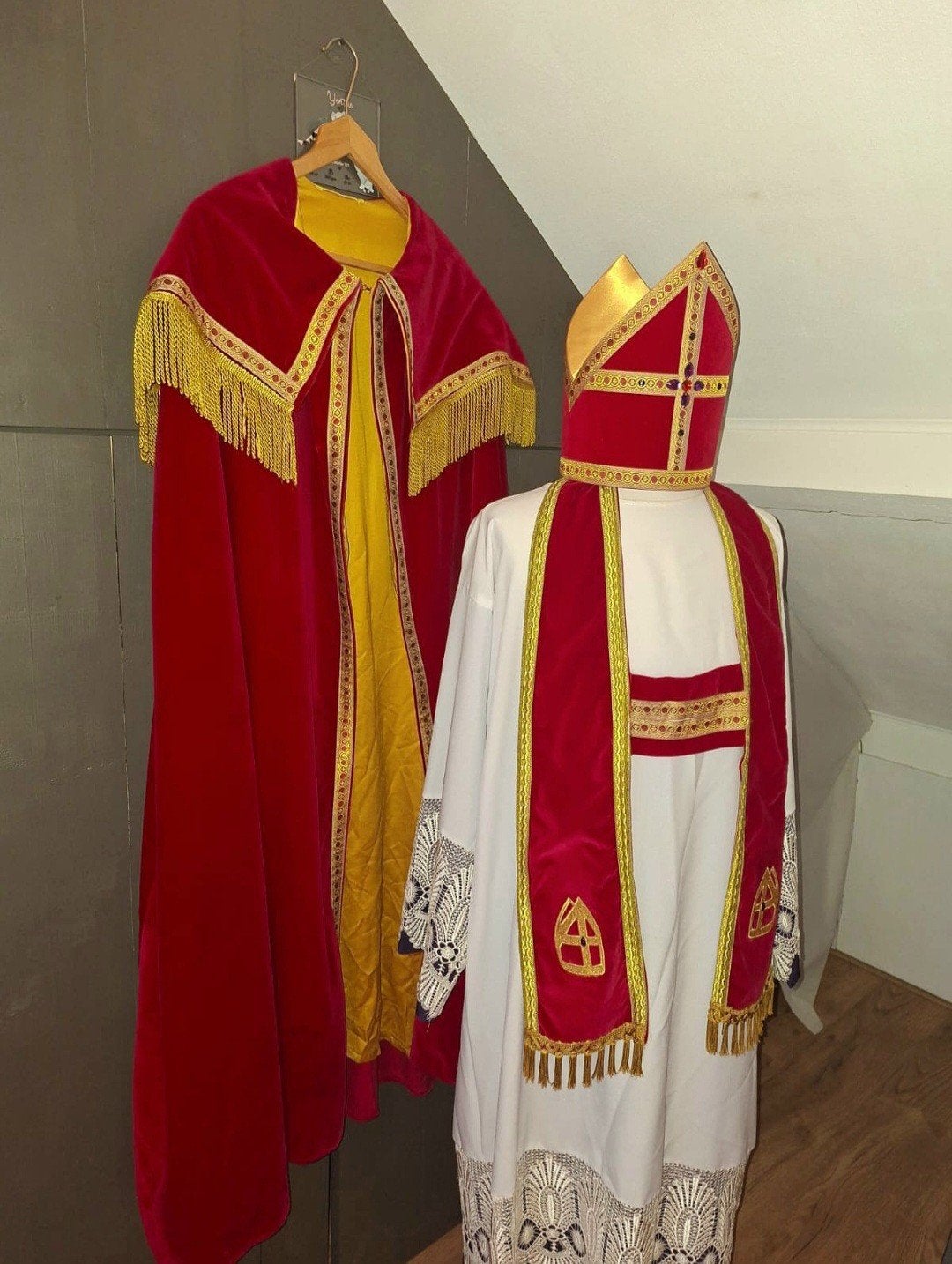 Uniek Sinterklaaskostuum met authentieke details, Ophalen of Verzenden, Gebruikt, Kostuum, Kerst of Sinterklaas