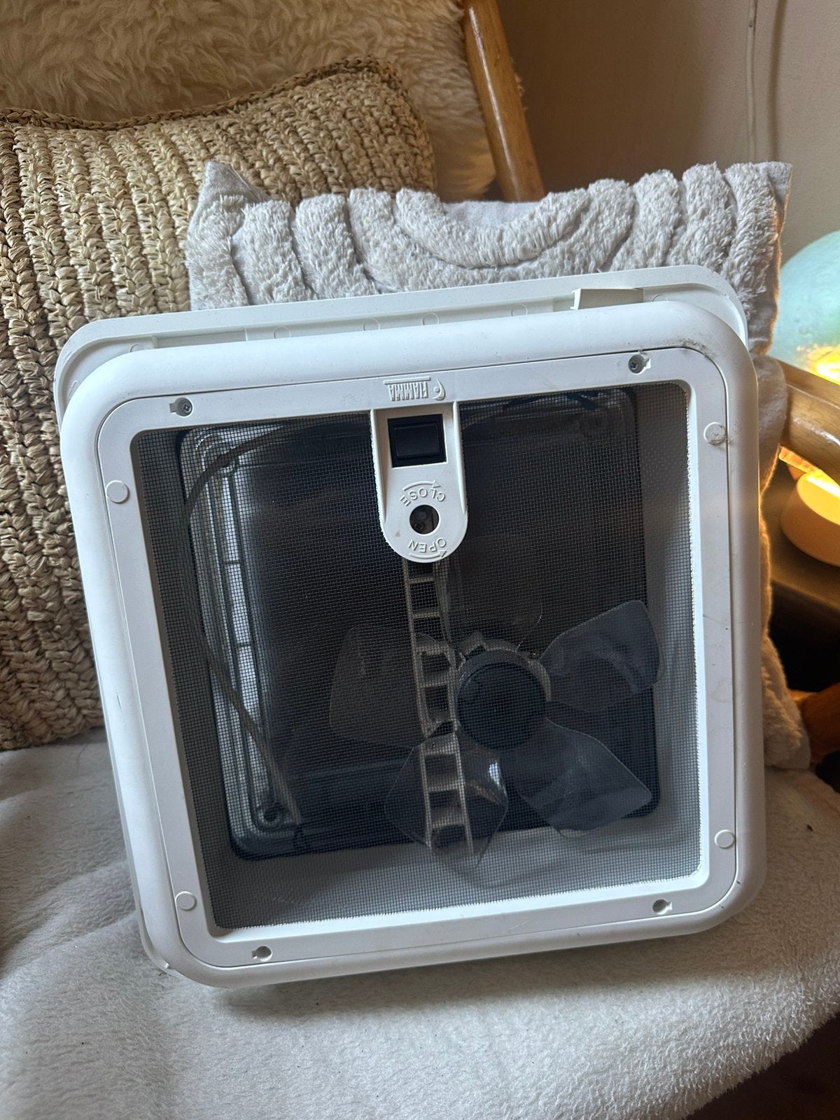 Fiamma Turbo-Vent 40x40 cm - Wit (12V) – Dakluik, Ophalen of Verzenden, Zo goed als nieuw