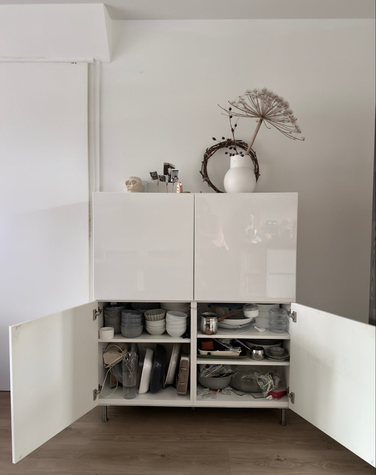 Witte IKEA Besta Kast met 4 deuren en poten, Ophalen, Gebruikt