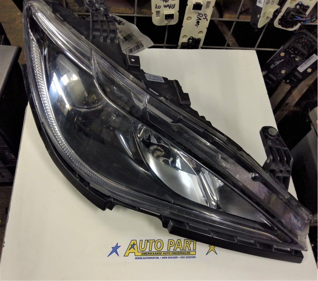 Chrysler Pacifica xenon koplamp 2017-2019, PO Box 21-8004 | Auburn Hills, MI 48321-8004, Nieuw, Ophalen of Verzenden, Chrysler