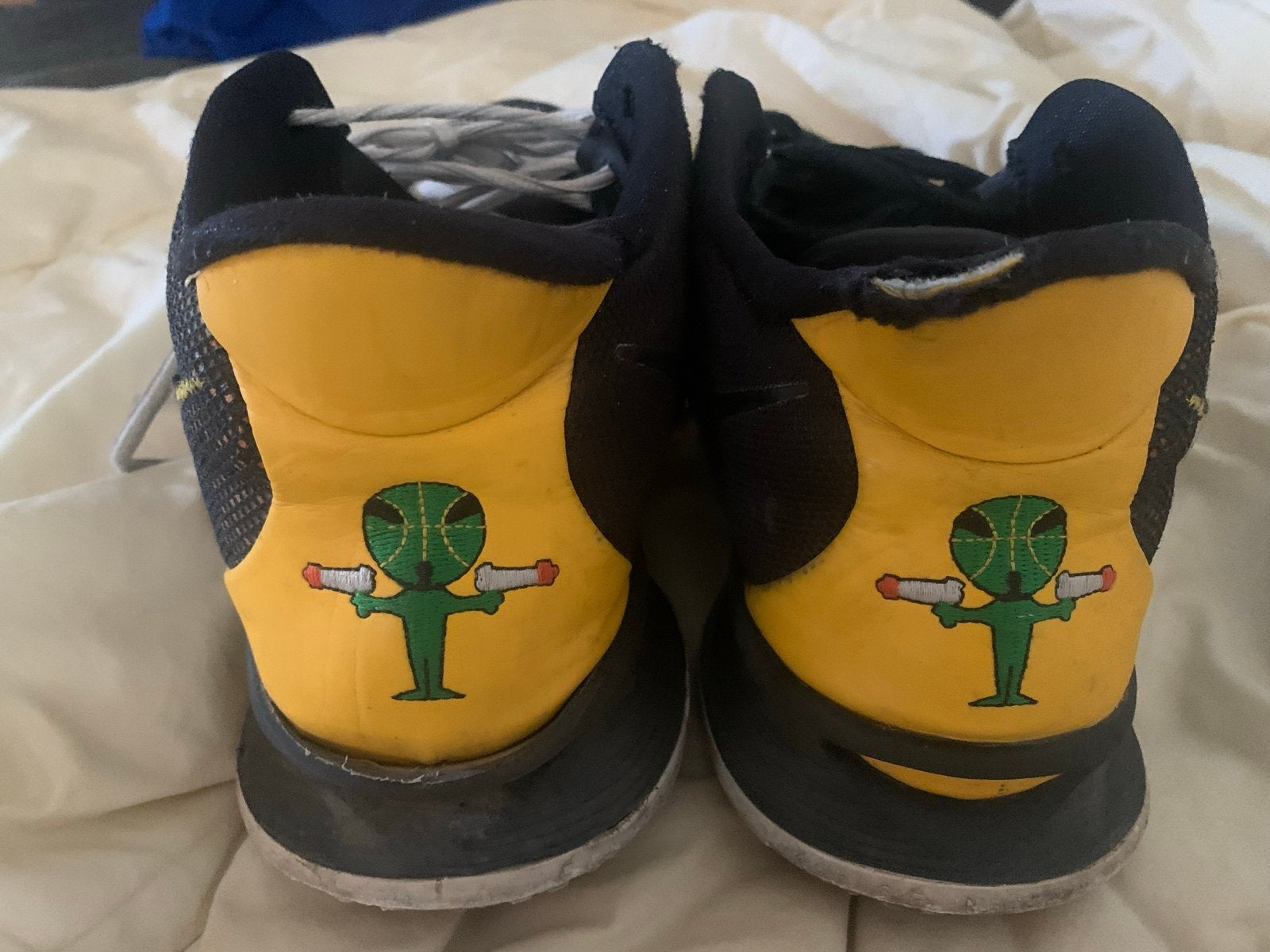 Nike Kyrie 7 Sportschoenen - Zwart/Geel met Alien Design, Zwart, Ophalen of Verzenden, Sneakers of Gympen, Gedragen