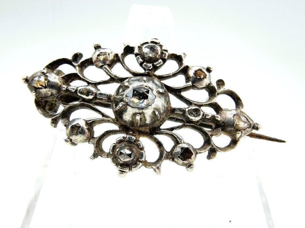 Antieke zilveren broche met 11 roosdiamanten, 4 tot 7 cm, Gebruikt, Info@zilverwebsite.nl, Verzenden