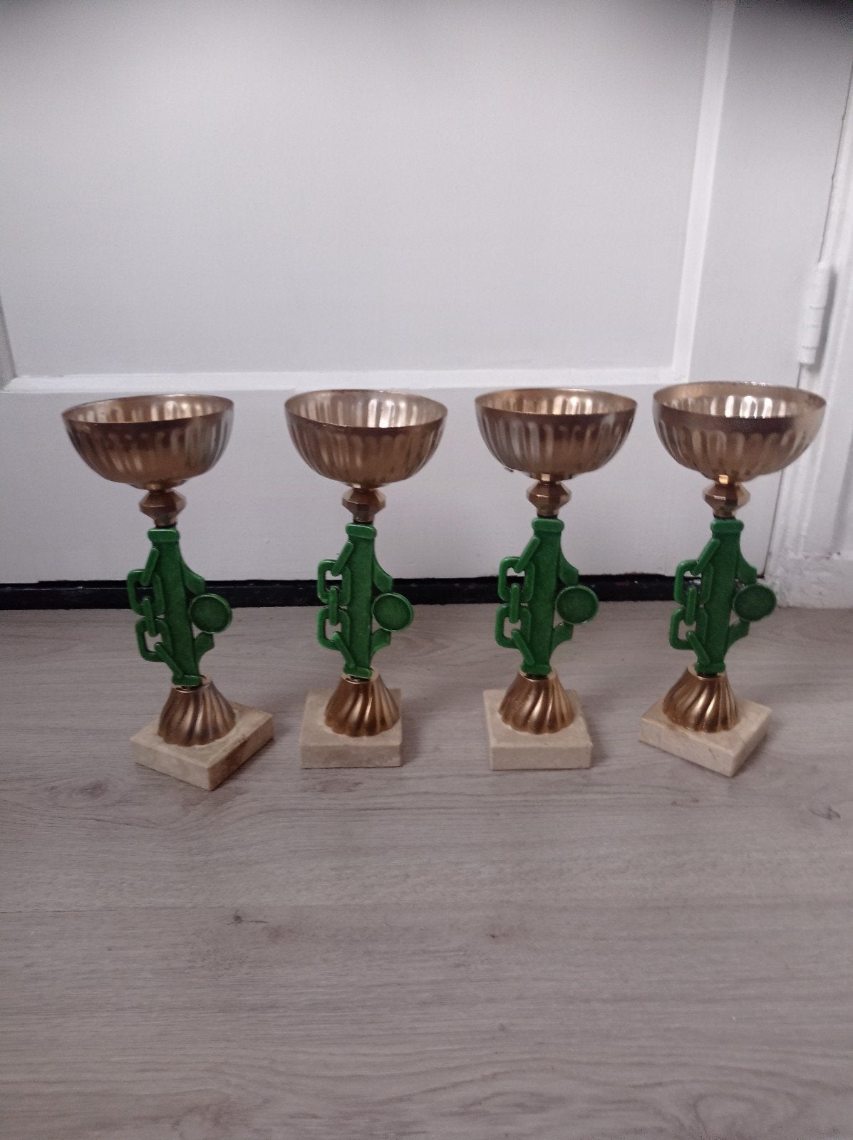 Vier troofees hoogte 25 cm doorsnee 10 cm, Verzamelen, Ophalen of Verzenden