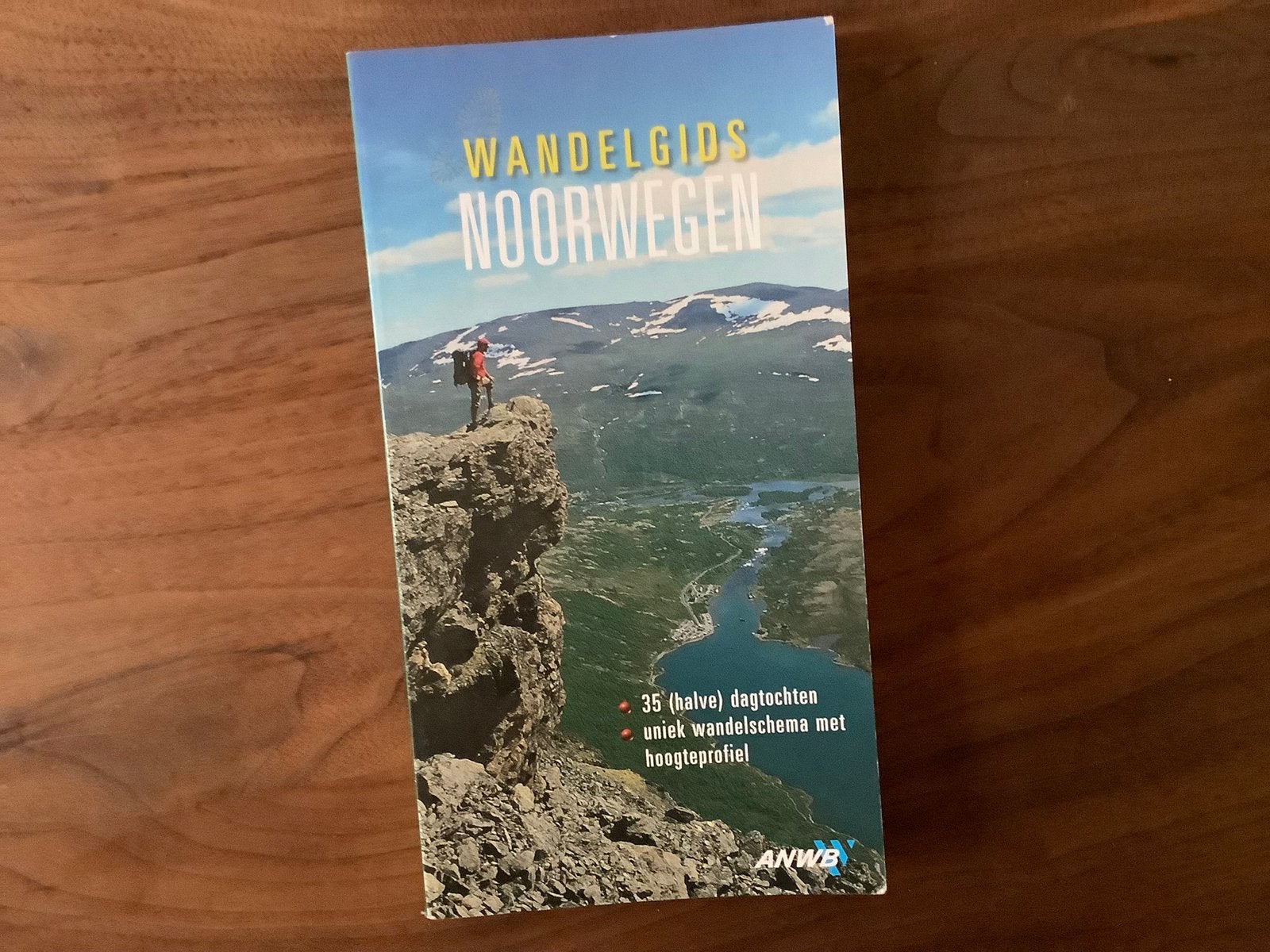 Noorwegen ANWB wandel reisgids 35 routes kaarten tips, Ophalen of Verzenden, Zo goed als nieuw, Europa, ANWB