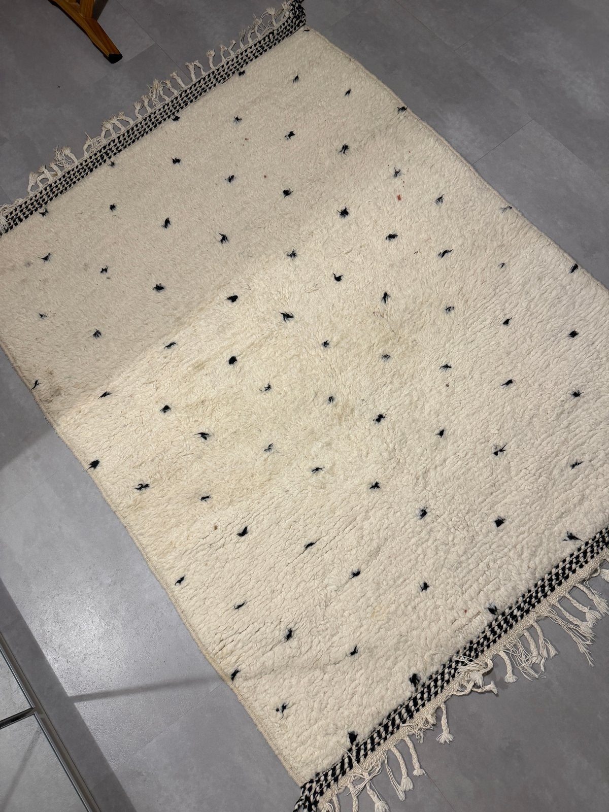 Echte wollen Marokkaanse Berber vloerkleed 160x110 cm, 100 tot 150 cm, Ophalen of Verzenden, Zo goed als nieuw, Crème