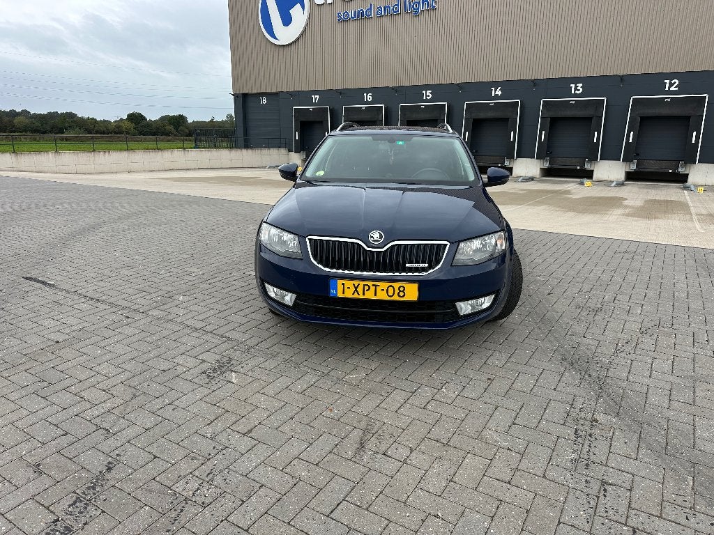 Skoda Octavia 1.6 TDI 81KW Combi 2014 Blauw, Auto's, Voorwielaandrijving, Euro 5, Zwart, 4 cilinders