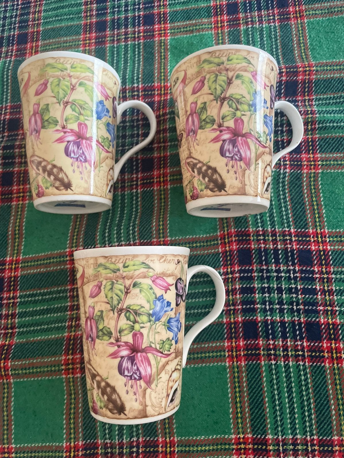 Crown trent bekers mokken fuchsia en winde bloemen, Ophalen of Verzenden, Zo goed als nieuw, Overige stijlen, Kop(pen) en/of Schotel(s)