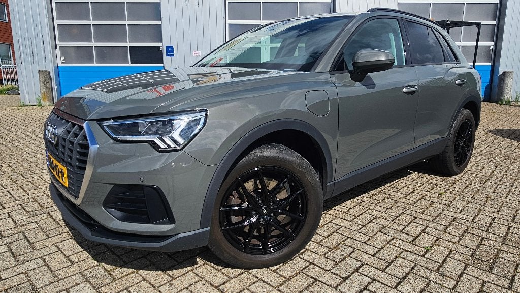 Audi Q3 45 Tfsi e 245pk Phev S Tronic 2021 Grijs, Grijs, Hybride Elektrisch/Benzine, Te koop, 750 kg