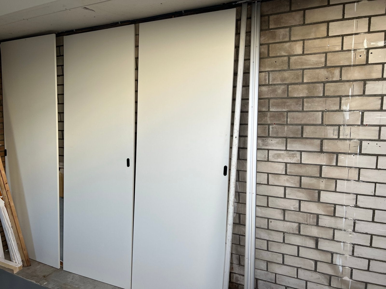 Witte schuifdeuren voor kast of inloopkast, Ophalen, Strak, Gebruikt, 200 cm of meer