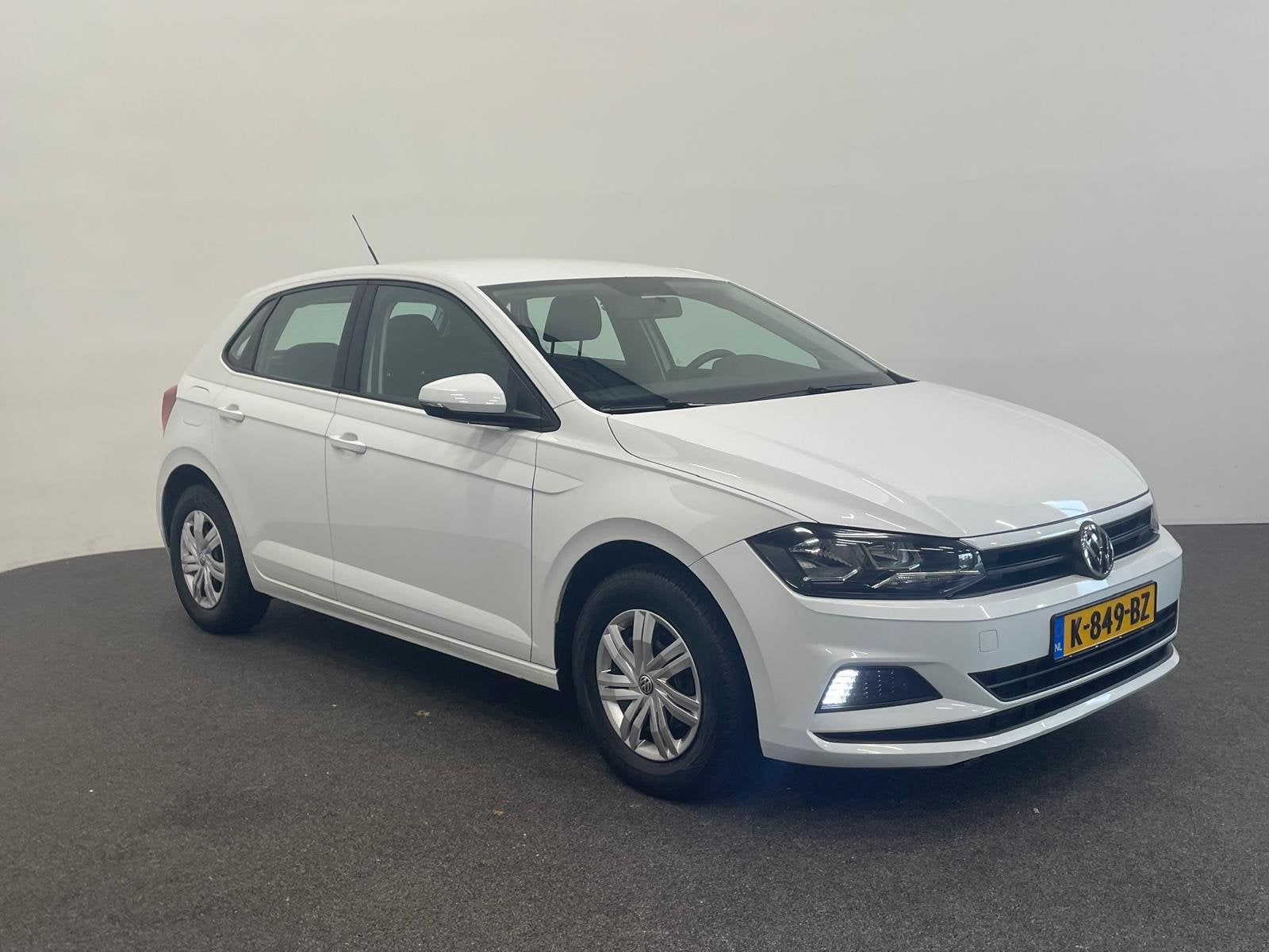 Volkswagen Polo 1.0 MPI Trendline Navigatie Airco Bluetooth, Auto's, Stof, Zwart, Wit, Bedrijf