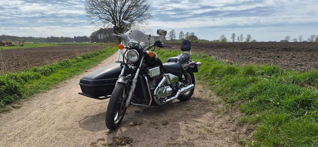 Honda shadow VT700C met zijspan. Bj 1986