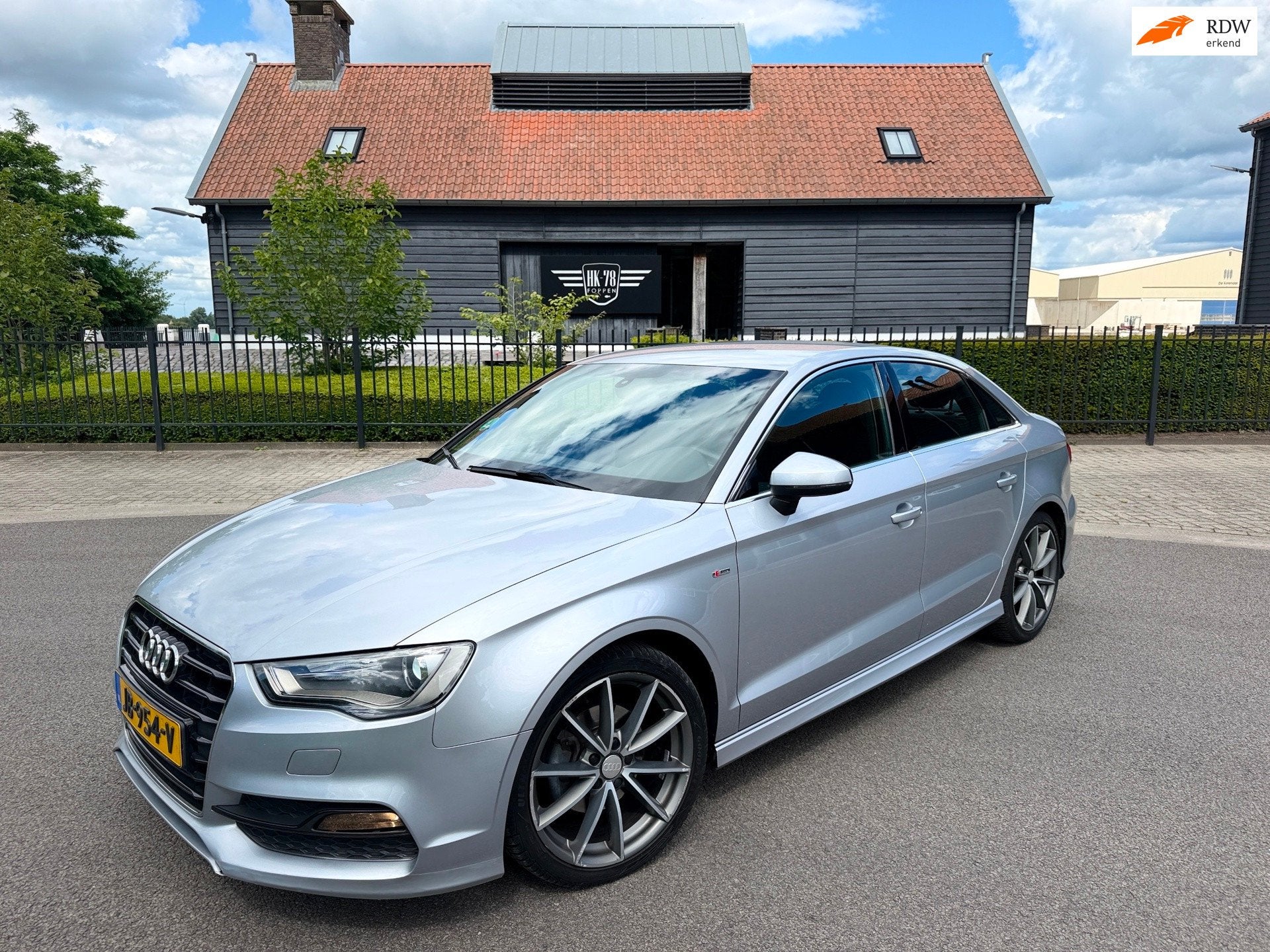 Audi A3 Limousine 1.6 TDI 2X S-LINE AIRCO/ECC NAVI LED-XENON, Auto's, Dealer onderhouden, Gebruikt, 4 cilinders, Leder en Stof