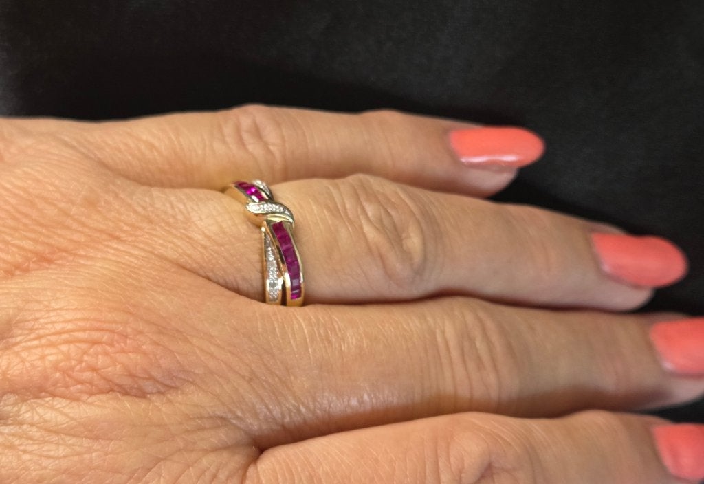 Gouden Vintage ring edelsteen robijn en diamant. 2026/606, Sieraden, Tassen en Uiterlijk, ., Ophalen of Verzenden, Zo goed als nieuw