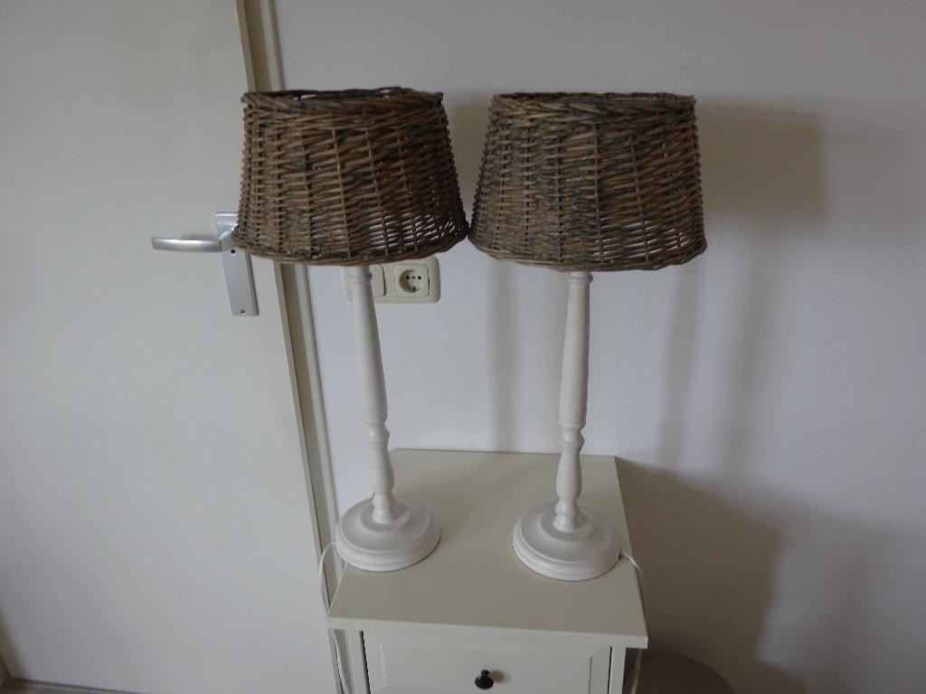 2 LAMPENVOETEN MET RIETEN KAPPEN, Ophalen of Verzenden, Gebruikt, Minder dan 50 cm
