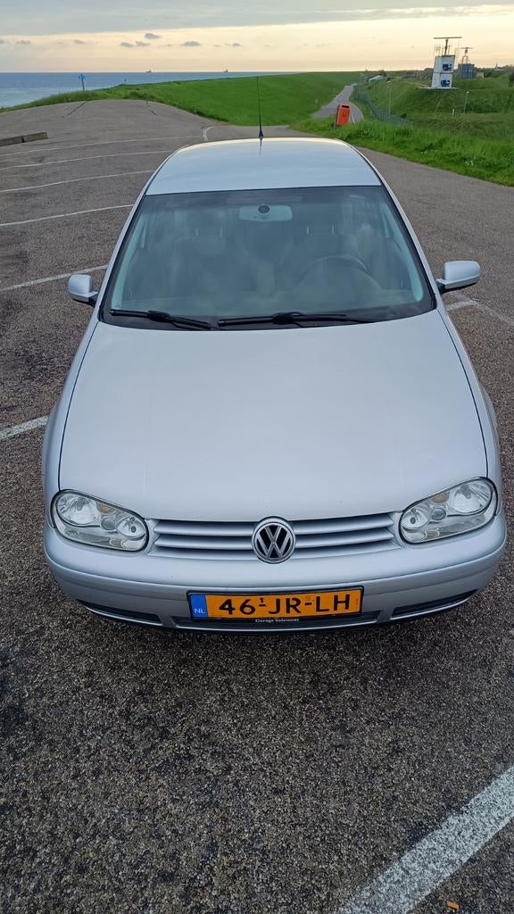 Volkswagen Golf Highline 2.0 85KW 2002 Grijs, Auto's, Volkswagen, Beige, 4 cilinders, 1984 cc, 49 €/maand