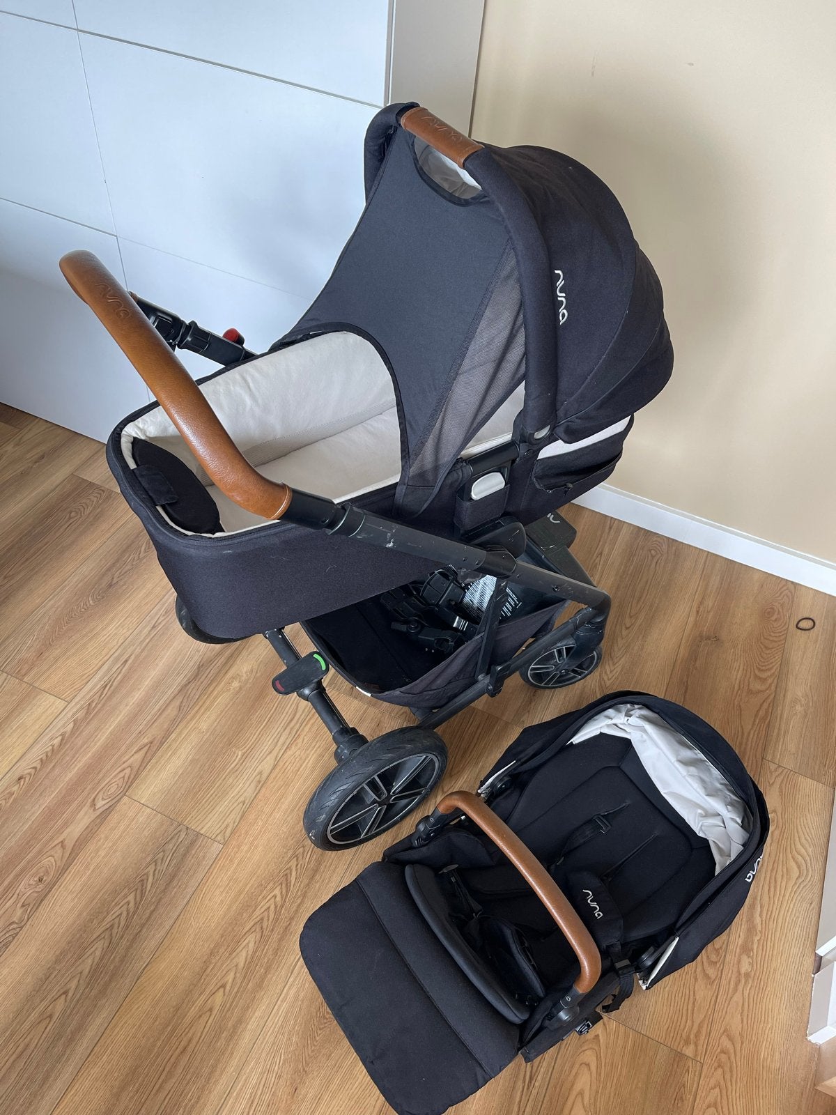 Nuna Mixx Kinderwagen met reiswieg en Maxi-Cosi adapters, Kinderen en Baby's, Kinderwagens en Combinaties, Gebruikt, Combiwagen