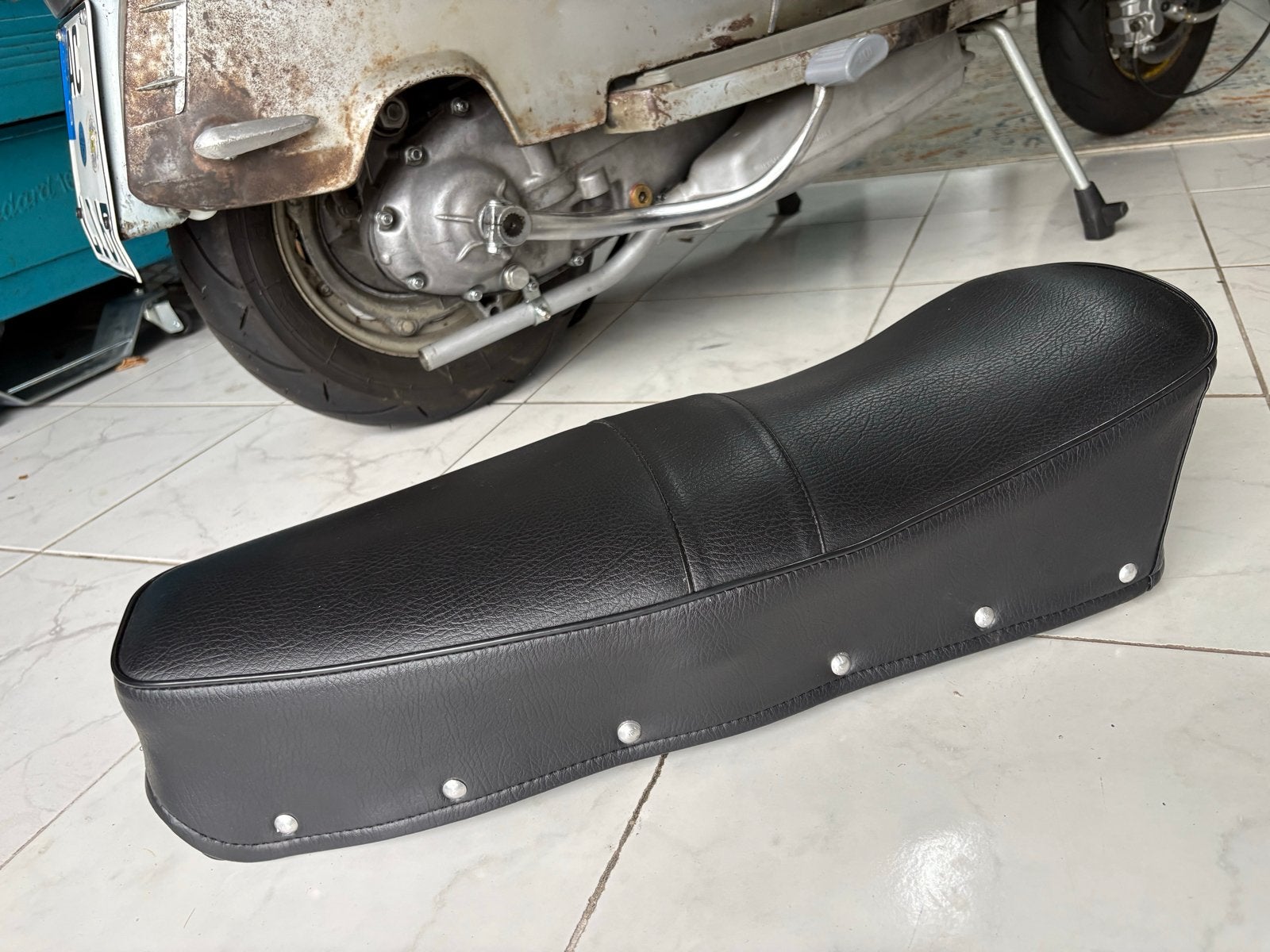 Lambretta zwart buddyseat zadel Series 3 met schuimvulling, Motoren, Ophalen of Verzenden, Gebruikt