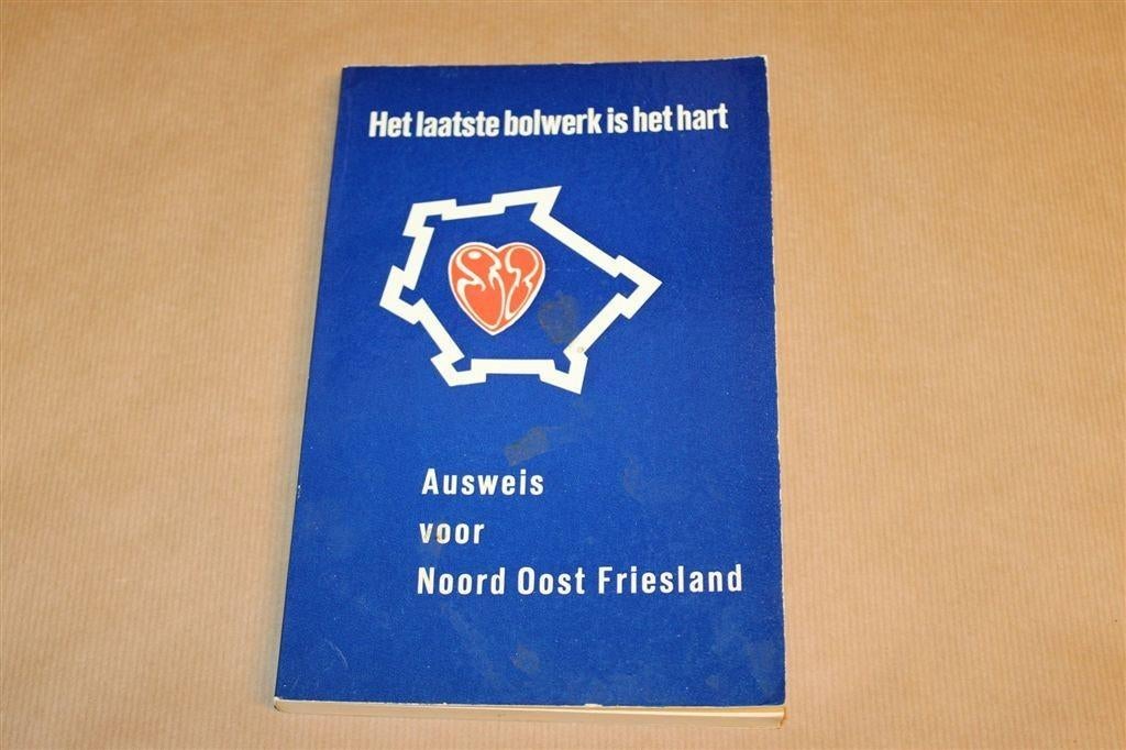 Ausweis voor Noord Oost Friesland — WOII 1965, Boeken, Ophalen of Verzenden, Gelezen