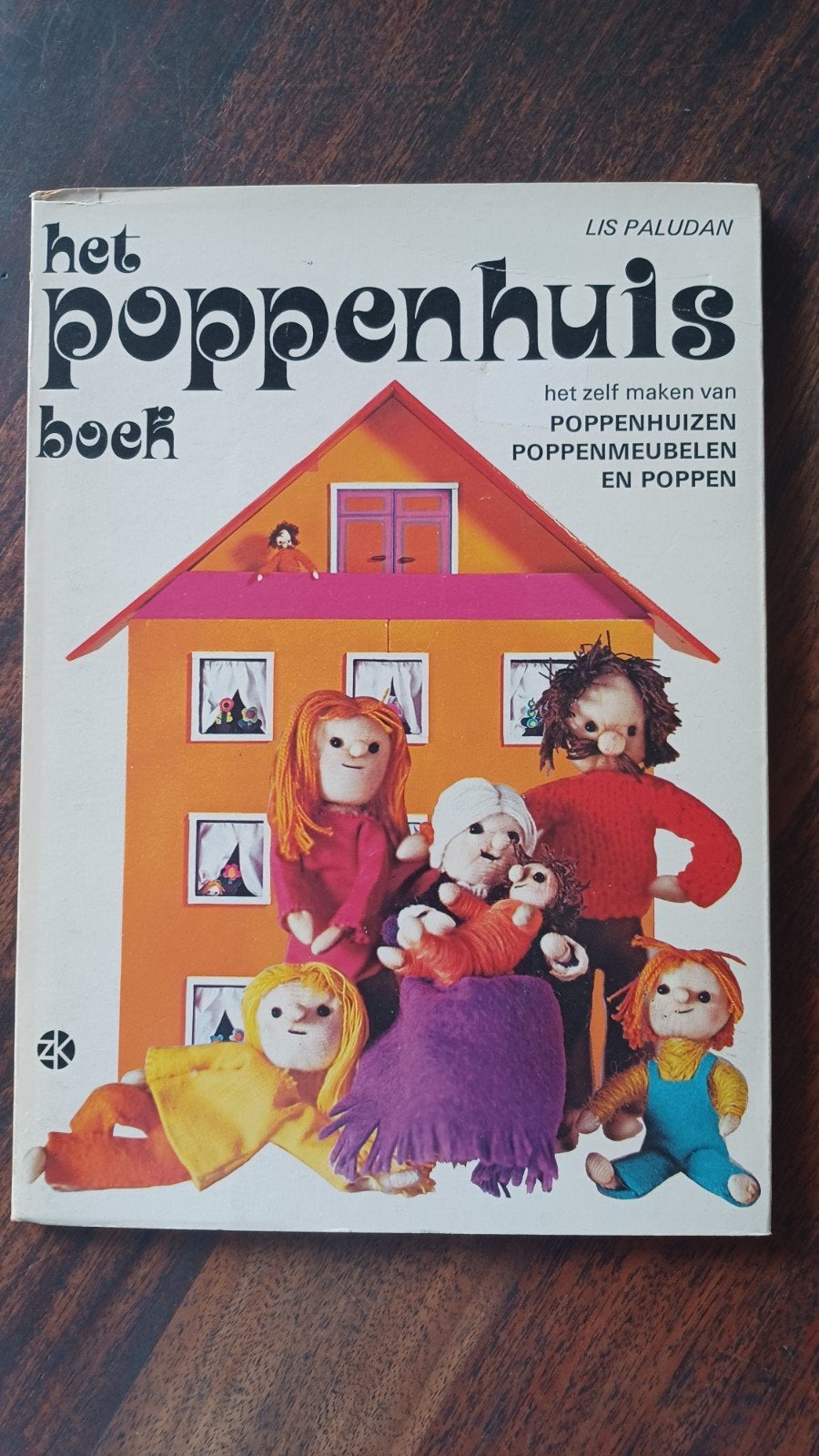 Het poppenhuis boek,  om zelf te maken, Ophalen of Verzenden, Gelezen, Poppen maken