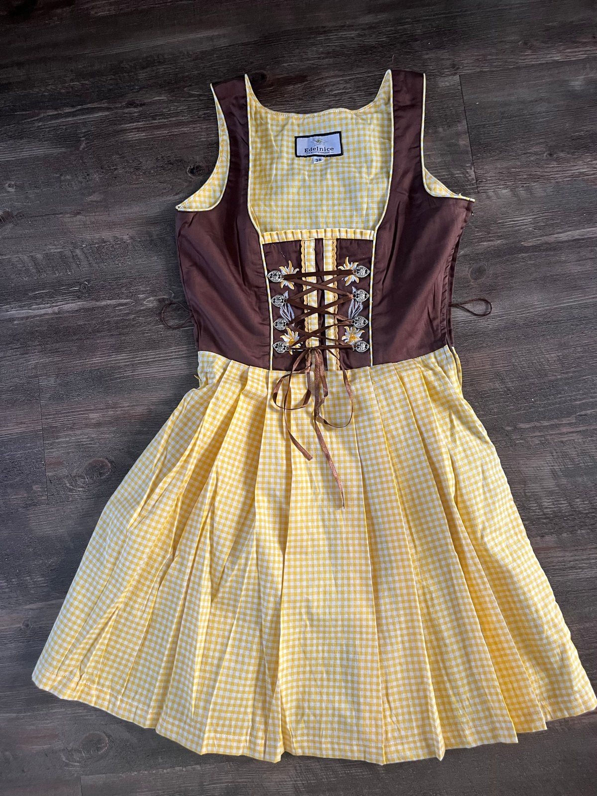 Dirndl bruin met gele ruitjes en oranje schortje, maat 38, Kleding | Dames, Carnavalskleding en Feestkleding, Maat 38/40 (M), Nieuw