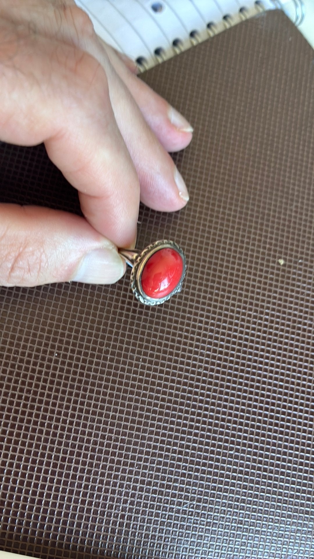 835 zilver ring maat 19 ossenbloed rode steen cabouchon, Gebruikt, 19 tot 20, Ophalen of Verzenden, Dame