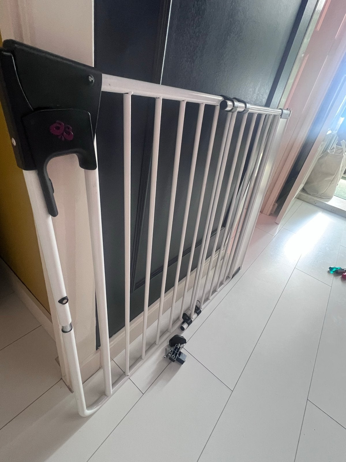 Wit metalen traphekje - Veiligheid voor uw kind, Kinderen en Baby's, Traphekjes, Gebruikt, Ophalen of Verzenden, Klemhekje, Metaal of IJzer