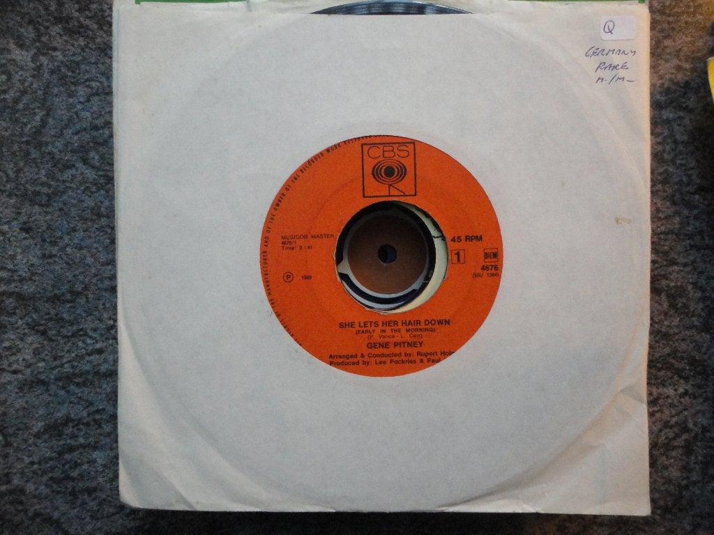 Gene Pitney - She lets her hair down NL 1969, Gebruikt, Originele persing, 7 inch, Ophalen of Verzenden