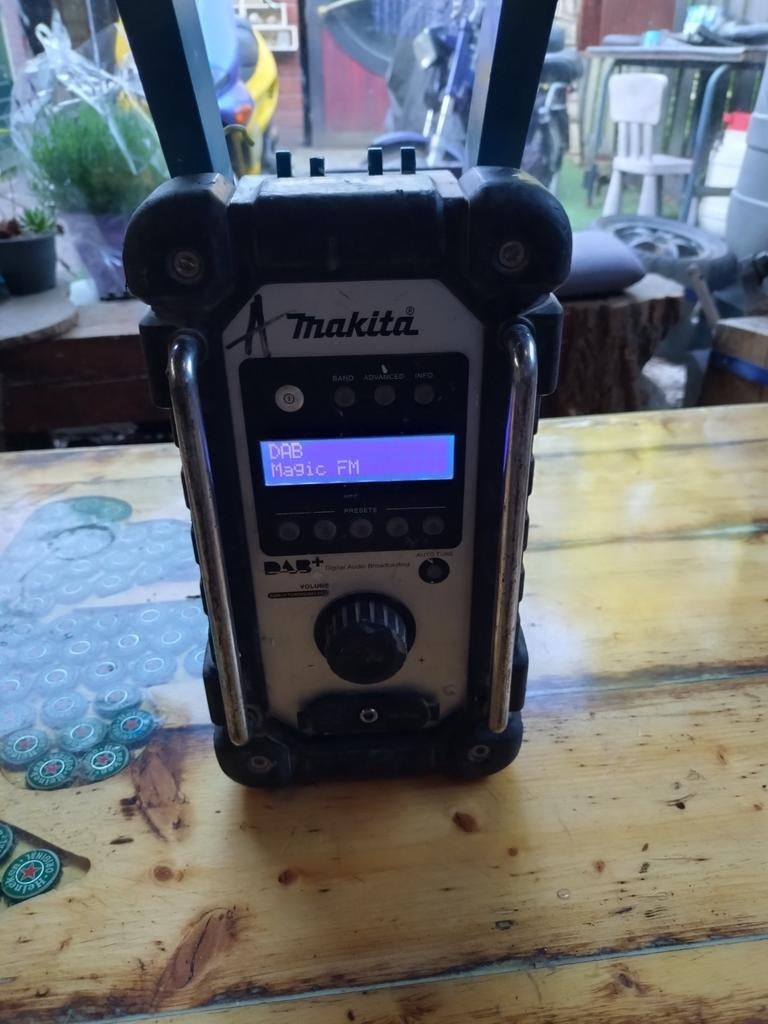 Makita radio werkt nog perfect zonder accu, Ophalen