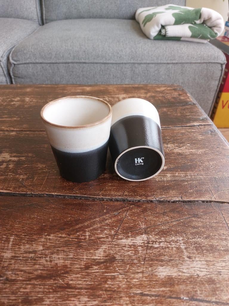 Set van 2 HKliving keramische mokken, zwart/wit, Keramiek, Ophalen of Verzenden, Zo goed als nieuw, Effen