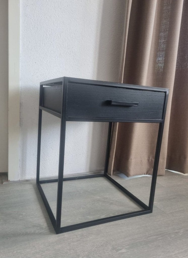 2x Zwart nachtkastje Kwantum – metaal & hout - industrieel, Ophalen, Gebruikt, Minder dan 45 cm, Minder dan 55 cm