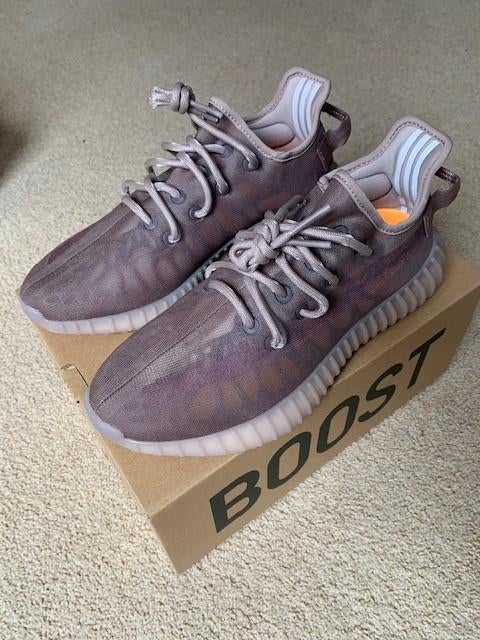 Yeezy Boost 350 V2 Mono Mist GW2871 - Nieuw in doos Maat 42, Kleding | Heren, Schoenen, Overige kleuren, Nieuw, Ophalen of Verzenden