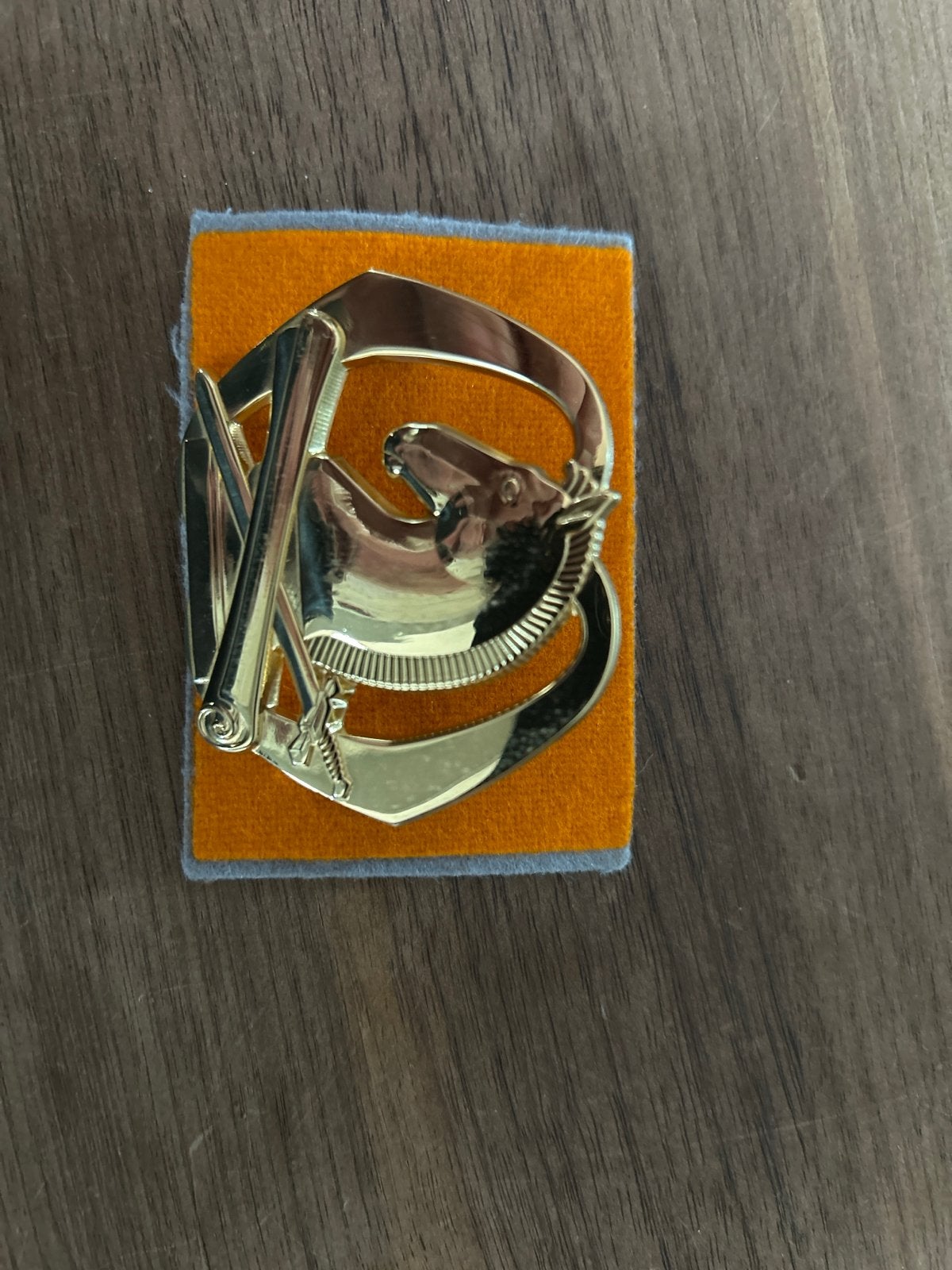 Baret embleem C&E, Verzamelen, Ophalen of Verzenden, Zo goed als nieuw